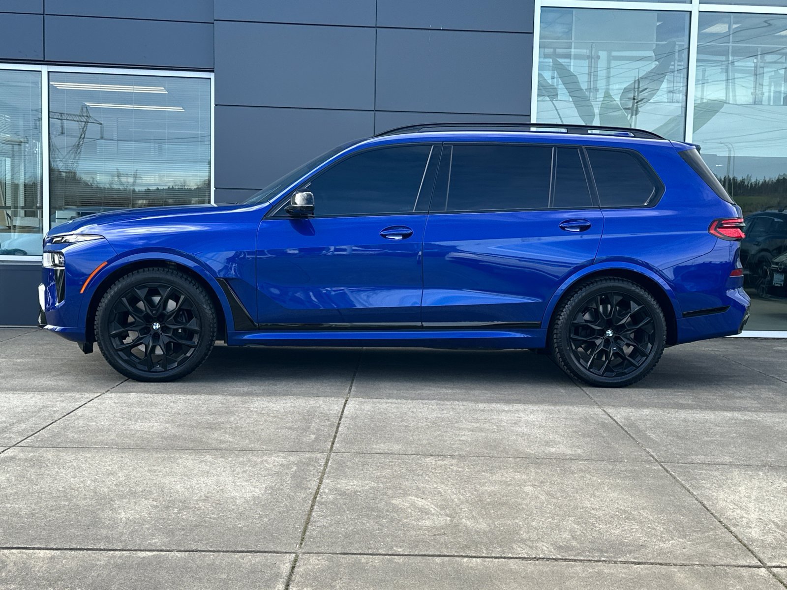 Used 2025 BMW X7 M60i w/ Executive Package AWD/4WD image 7