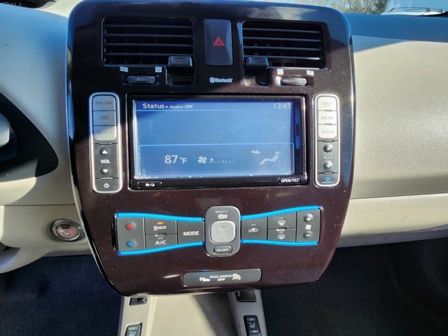 Used 2014 Nissan Leaf SV image 17