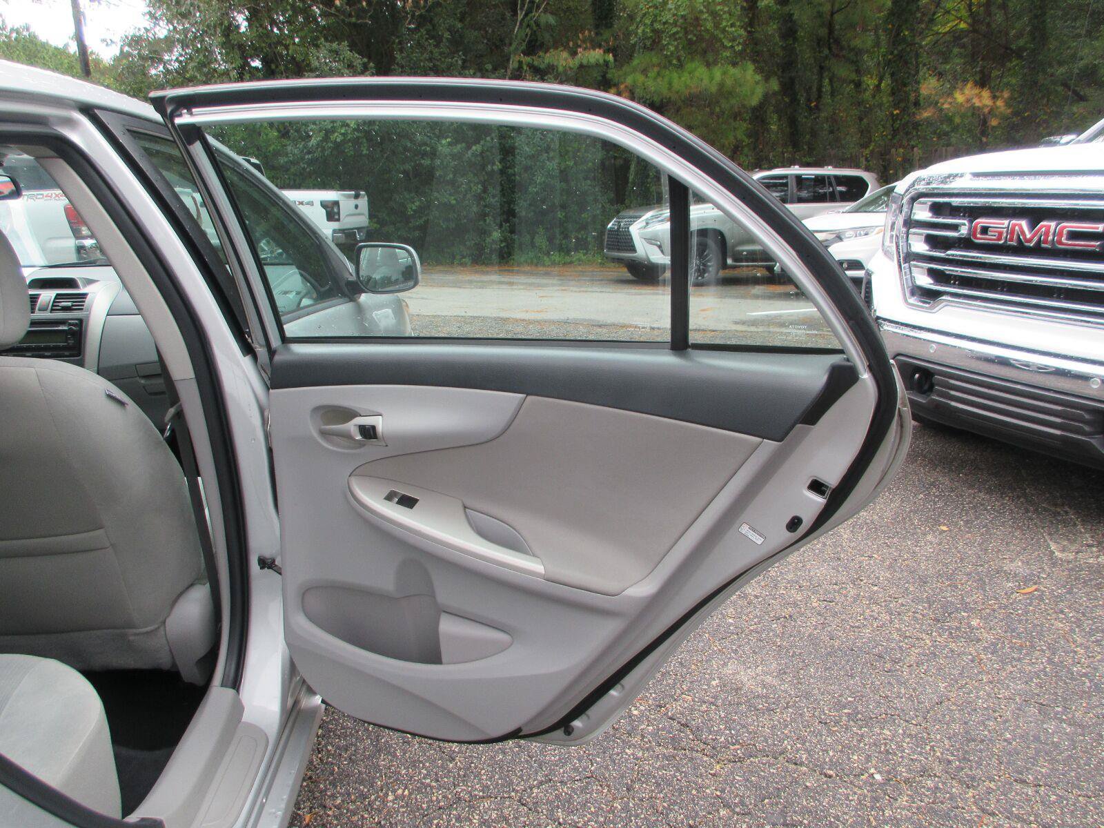 Used 2012 Toyota Corolla LE w/ Premium Pkg FWD image 18
