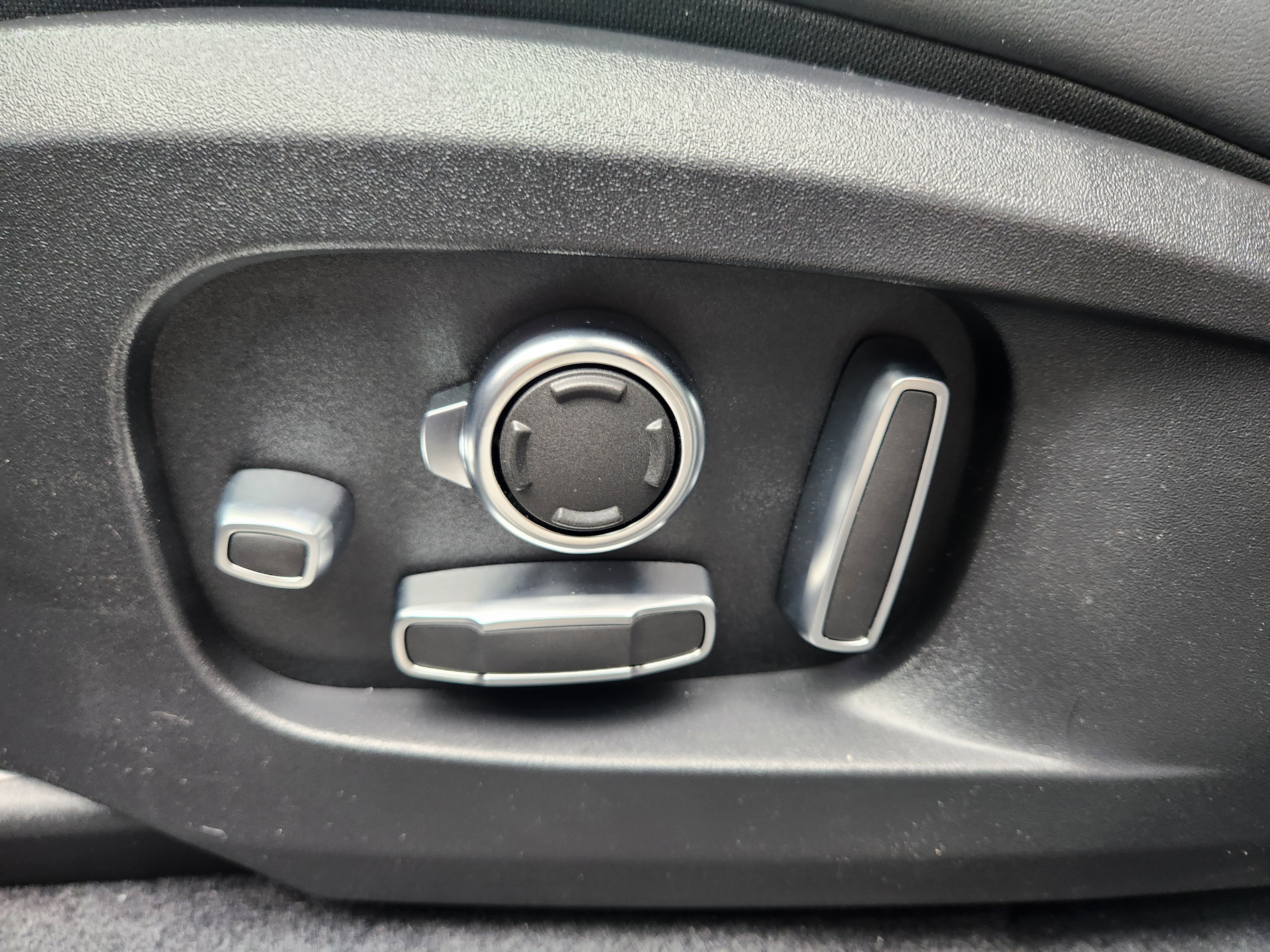 New 2026 Jaguar F-PACE R-Dynamic S image 16