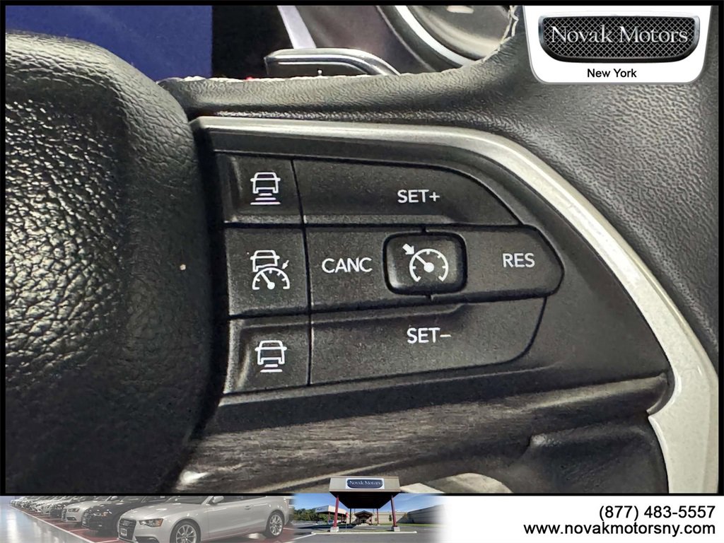 Used 2022 Jeep Grand Cherokee L Limited w/ Black Appearance Package image 16