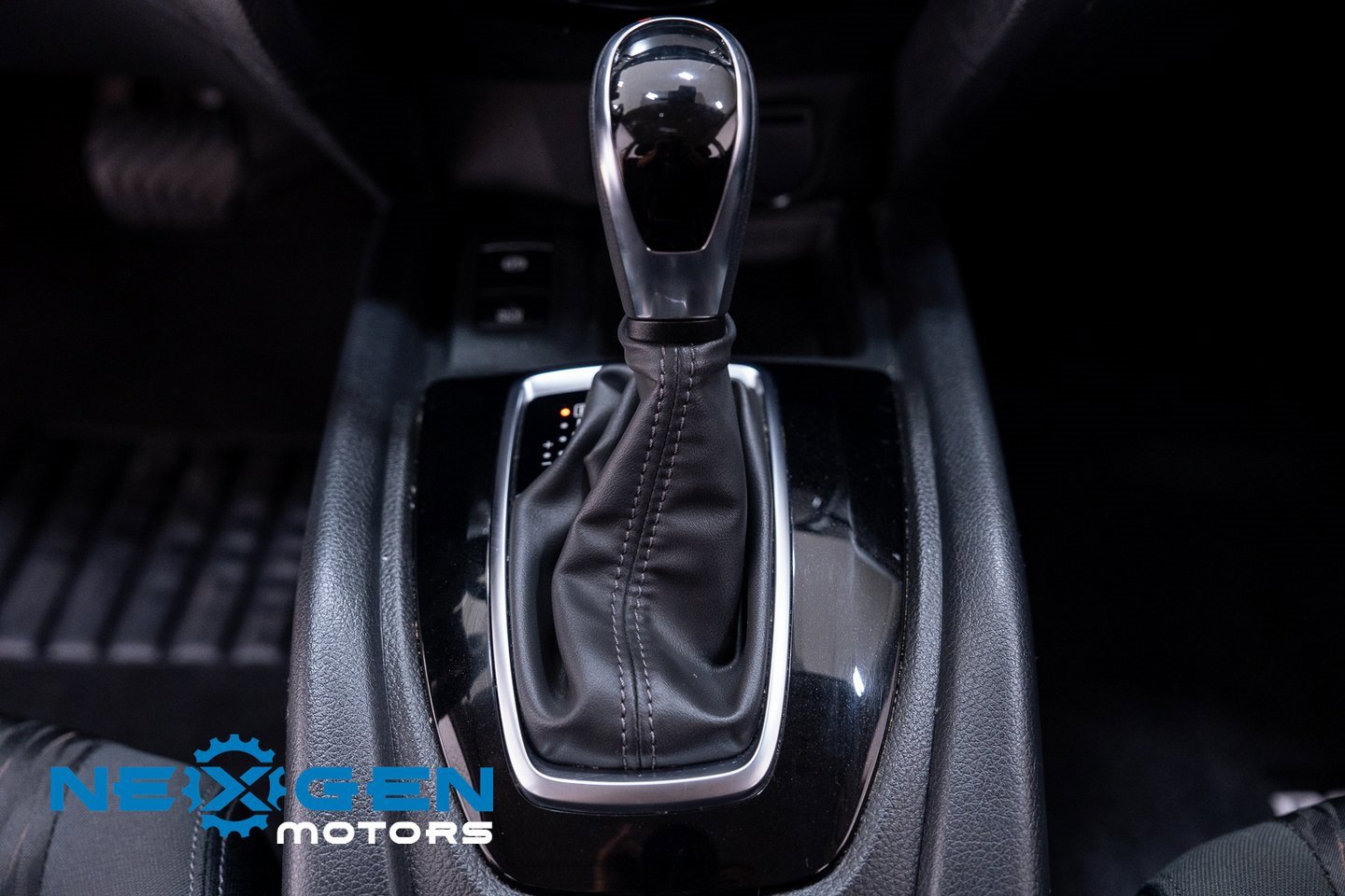 Used 2020 Nissan Rogue SV w/ Premium Package image 15