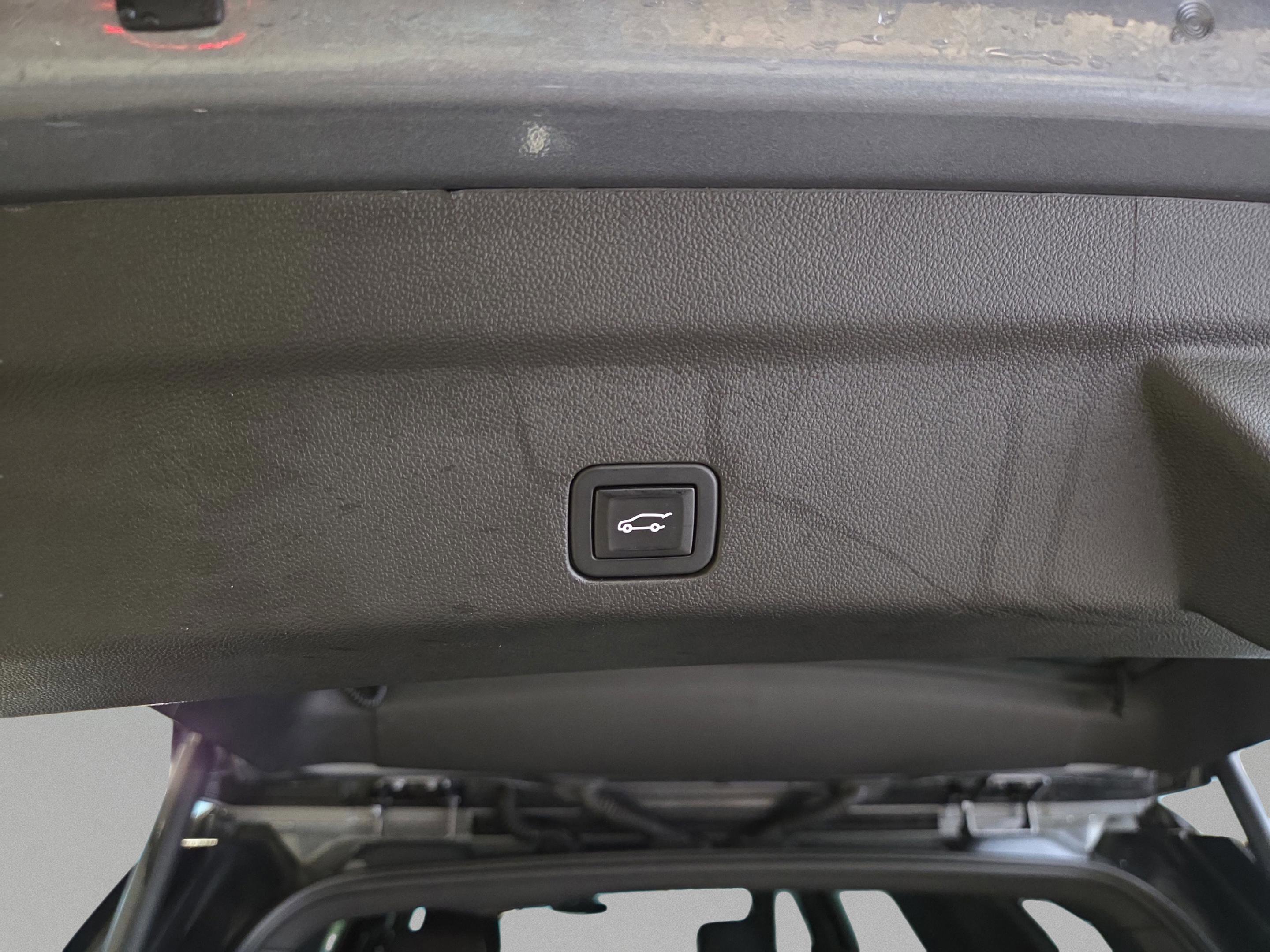 Used 2022 Chevrolet Tahoe RST w/ Luxury Package RWD image 28