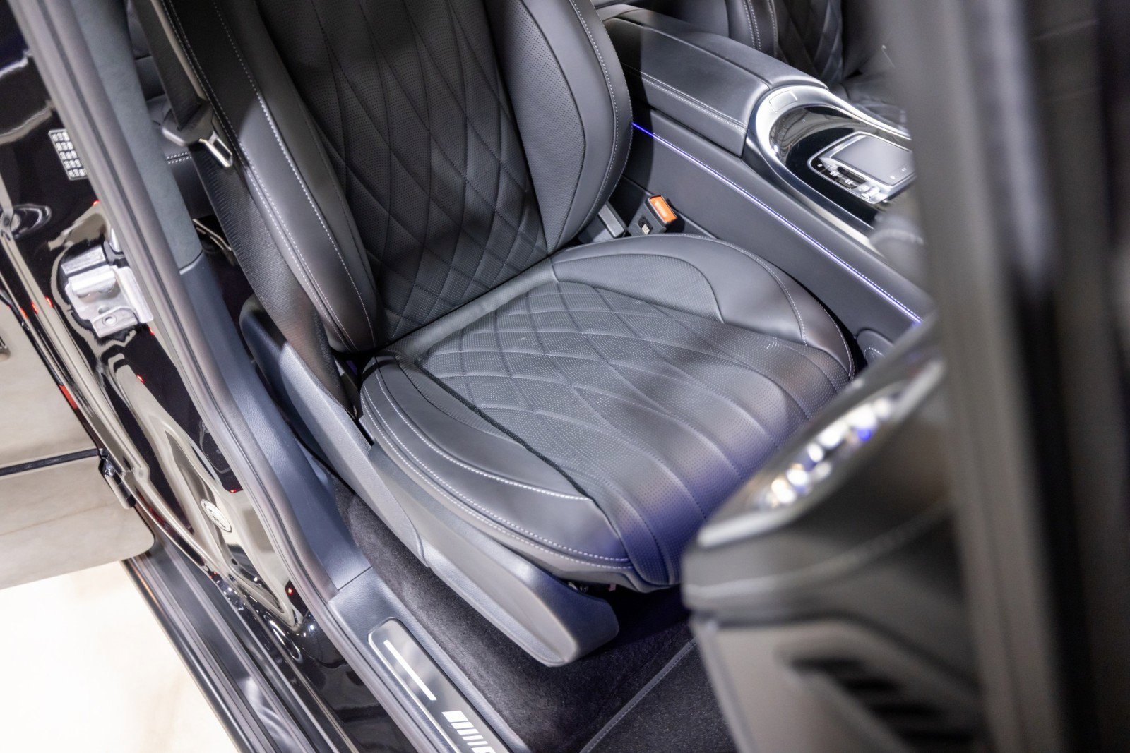 Used 2025 Mercedes-Benz G 63 AMG 4MATIC image 32