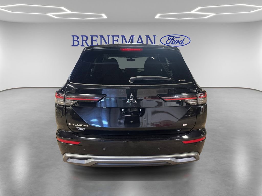 Used 2025 Mitsubishi Outlander SE image 6