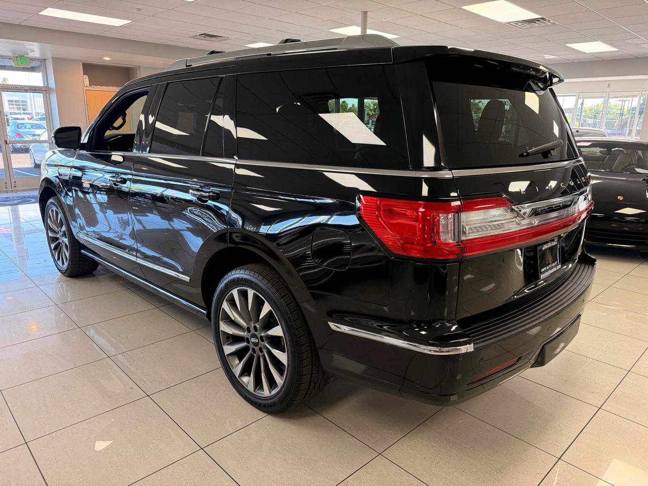 Used 2020 Lincoln Navigator Reserve AWD/4WD image 6