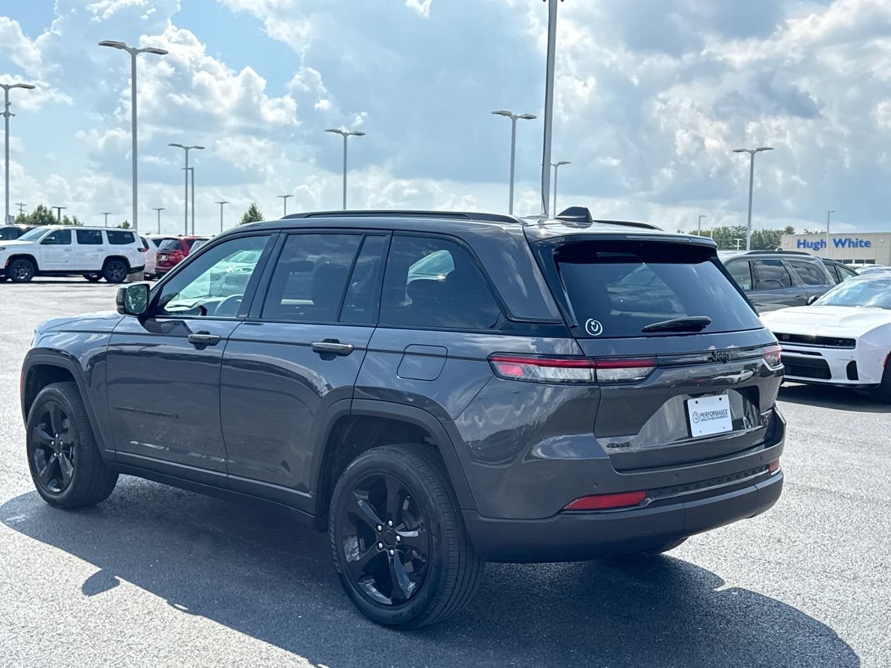 Used 2023 Jeep Grand Cherokee Altitude AWD/4WD image 5