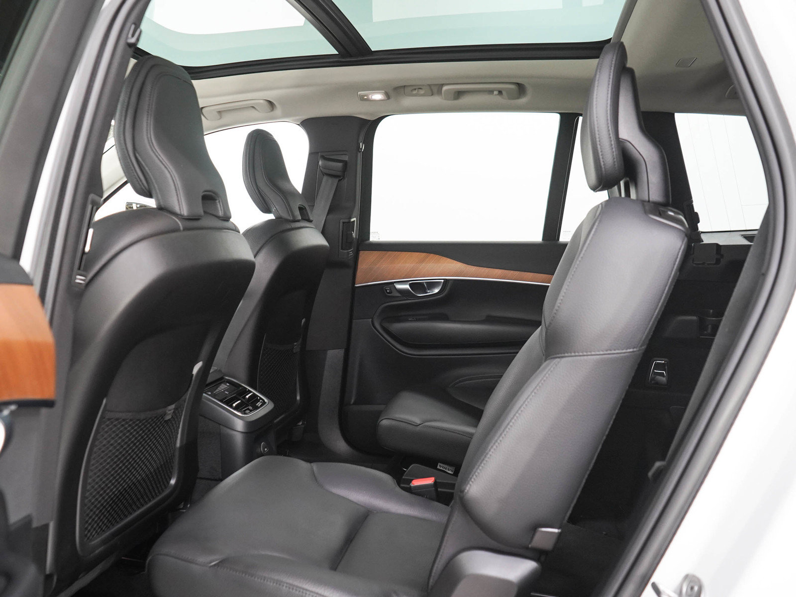 Used 2023 Volvo XC90 T8 Plus w/ Protection Package Premier AWD/4WD image 16