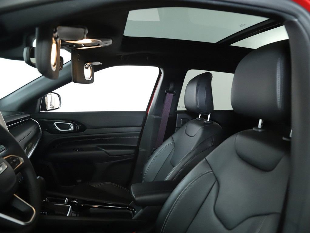 Used 2024 Jeep Compass Limited w/ High Altitude Package image 21