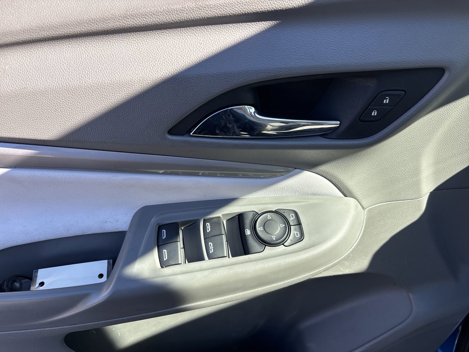 Used 2022 Chevrolet Bolt EUV Premier w/ Sun & Sound Package FWD image 13
