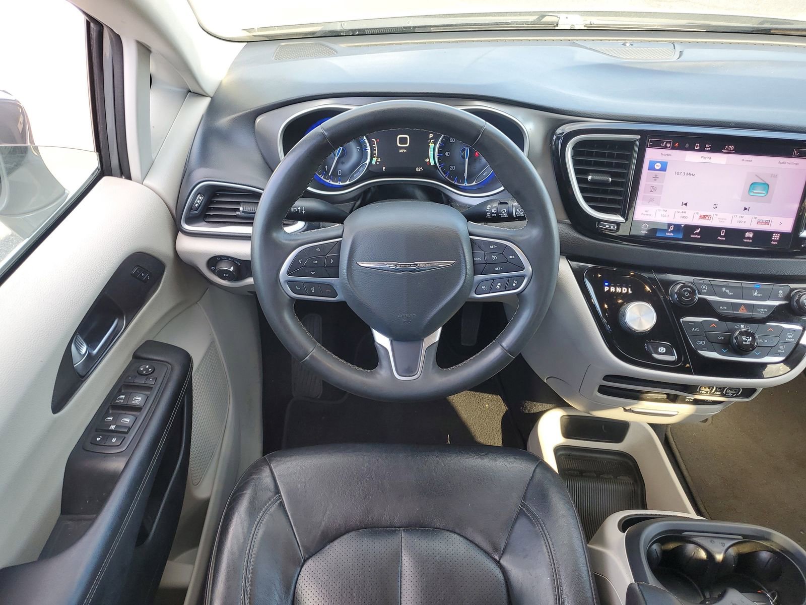 Used 2022 Chrysler Pacifica Touring-L image 33