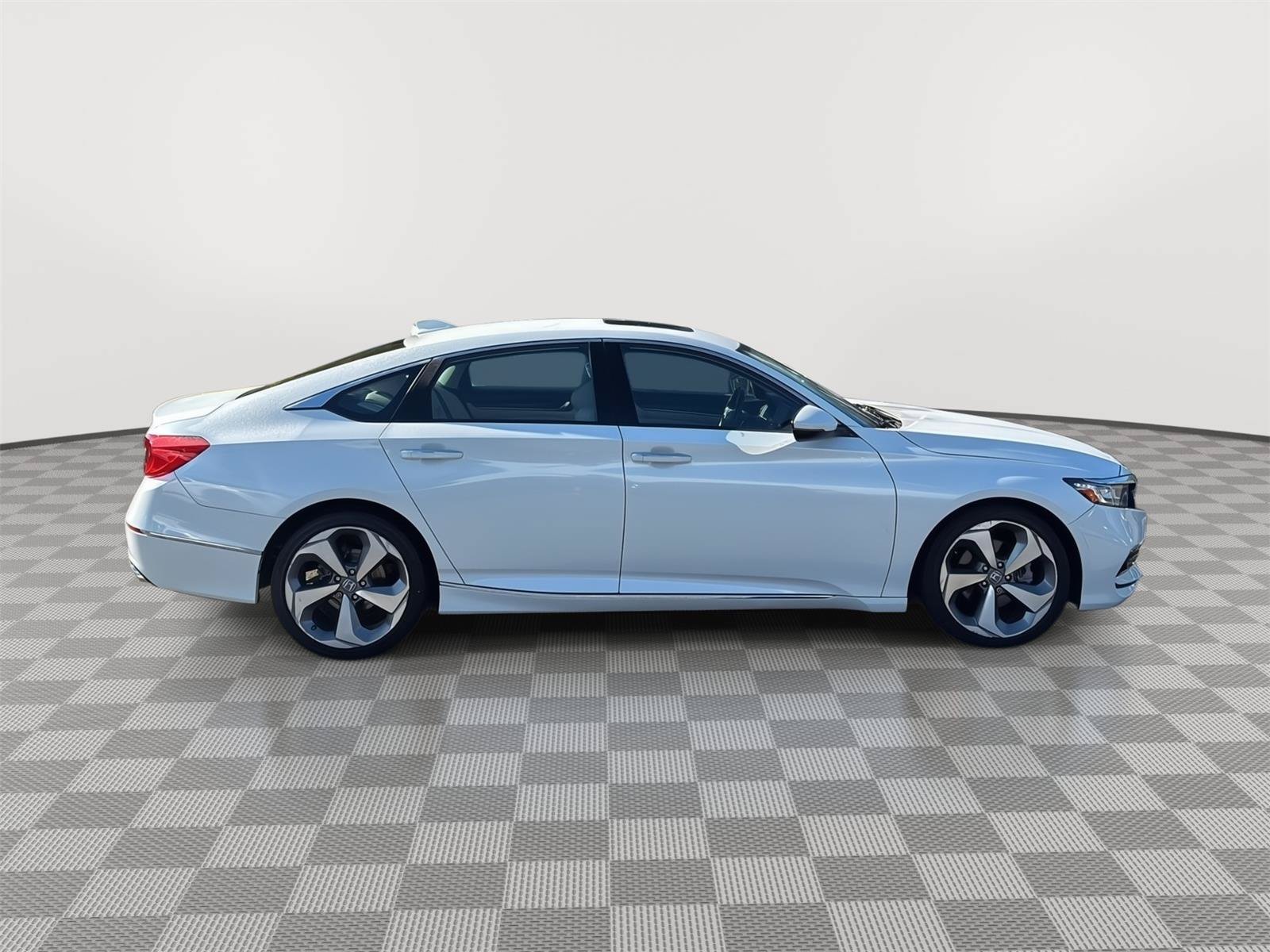 Used 2020 Honda Accord Touring image 4