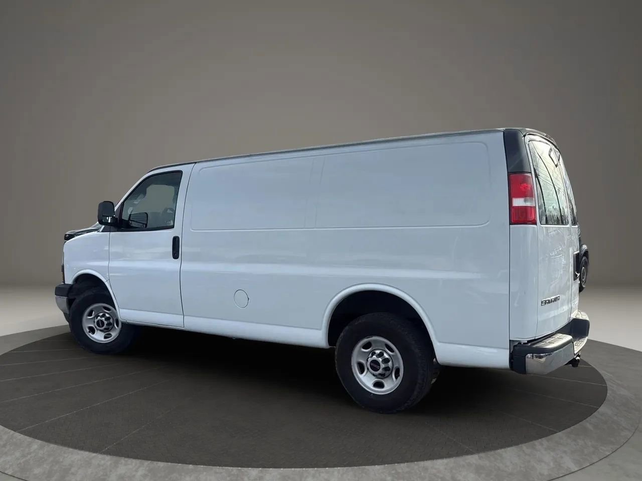 Used 2020 GMC Savana 2500 w/ Driver Convenience Package image 4