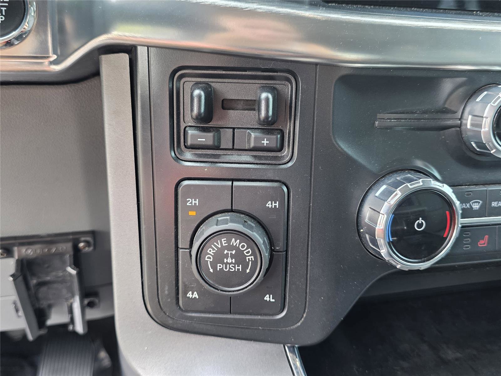 Used 2022 Ford F150 Lariat w/ Equipment Group 501A Mid image 25