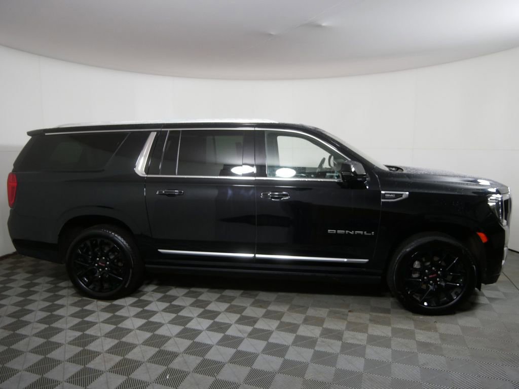 Used 2023 GMC Yukon XL Denali image 2