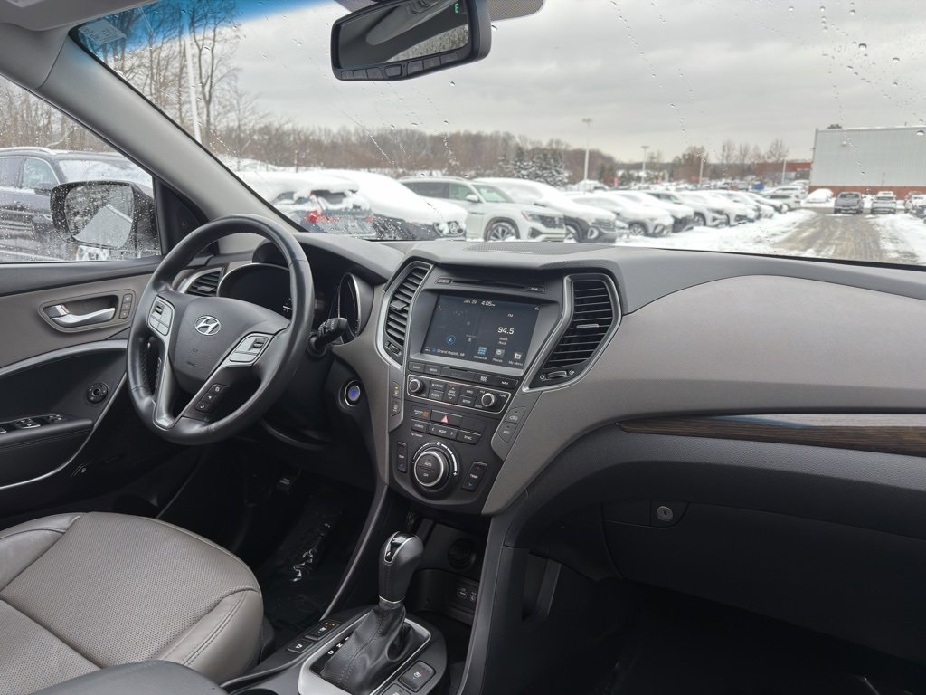Used 2017 Hyundai Santa Fe Sport FWD image 17