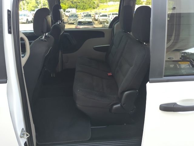 Used 2020 Dodge Grand Caravan SE FWD image 13