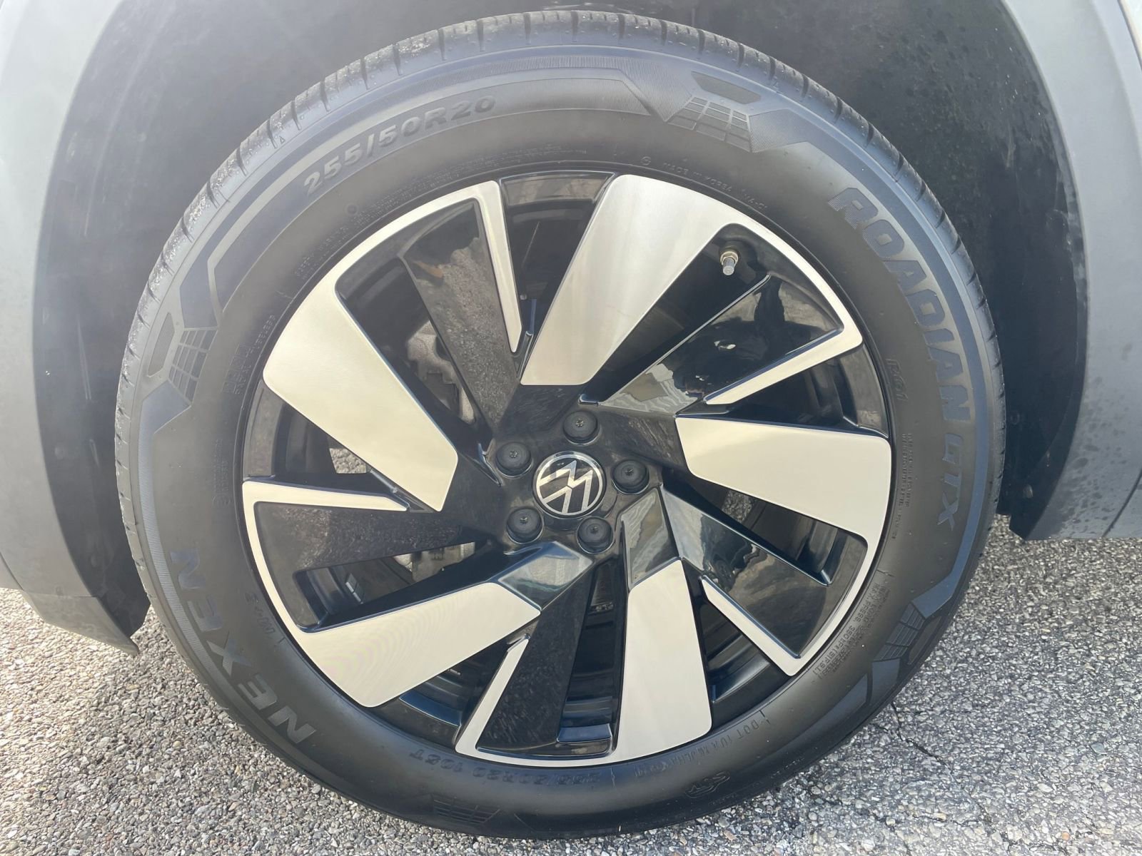 Used 2025 Volkswagen Atlas Cross Sport SE image 30