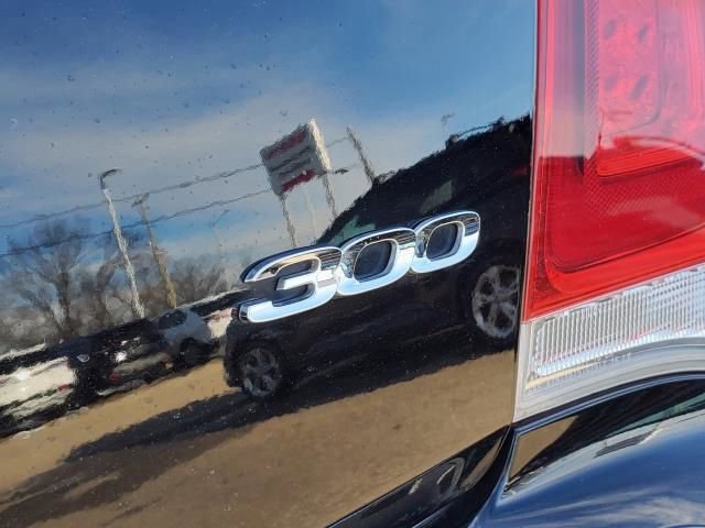 Used 2018 Chrysler 300 Limited image 17