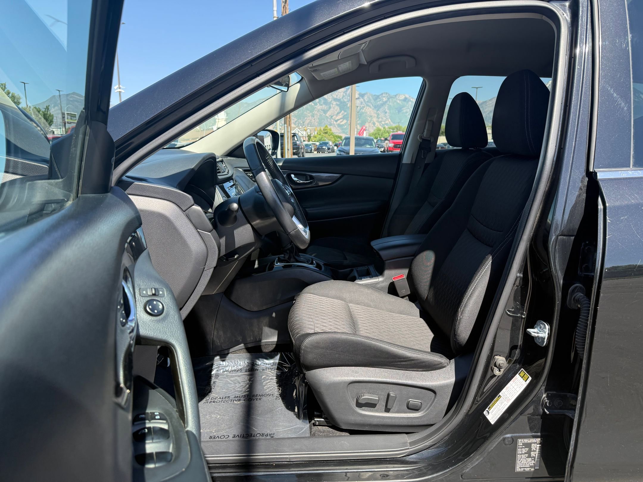 Used 2017 Nissan Rogue SV AWD/4WD image 12