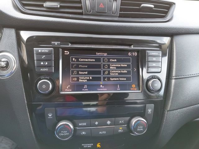 Used 2018 Nissan Rogue SV image 19