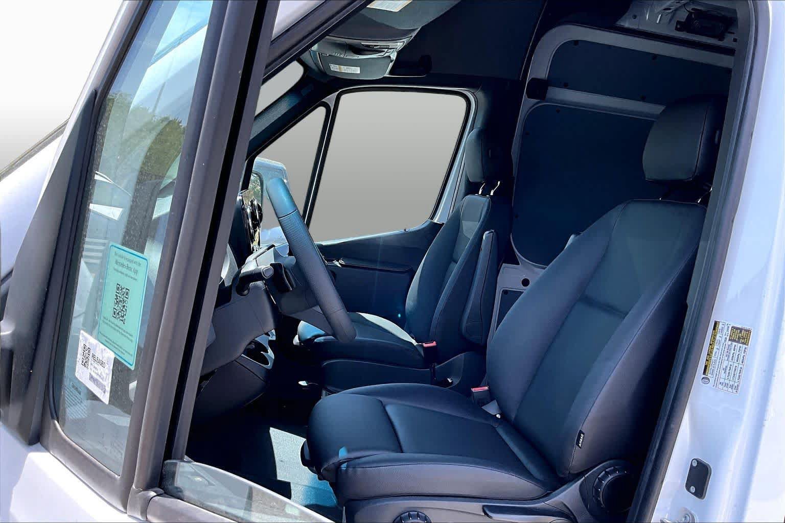 Used 2026 Mercedes-Benz Sprinter 2500 image 9