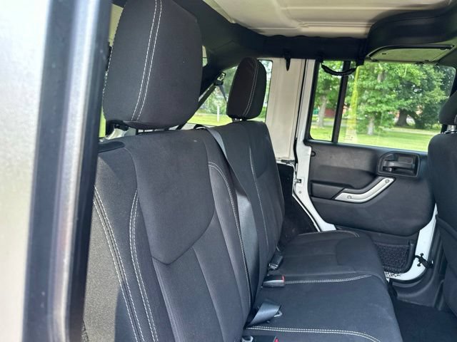 Used 2015 Jeep Wrangler Unlimited Rubicon AWD/4WD image 20