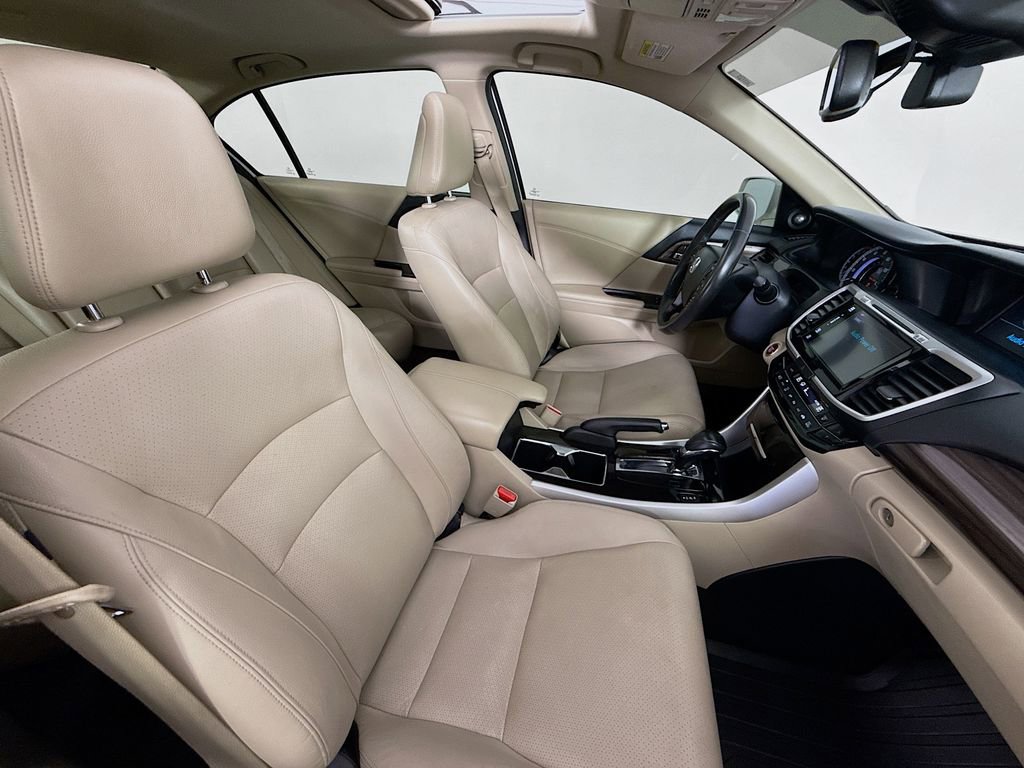 Used 2017 Honda Accord Touring image 31