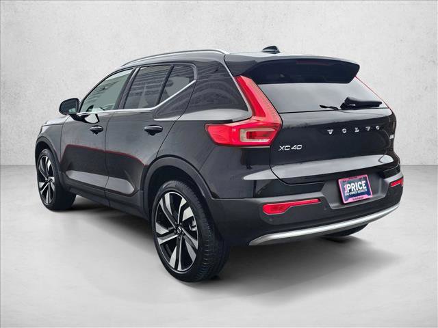 Used 2025 Volvo XC40 B5 Plus image 3