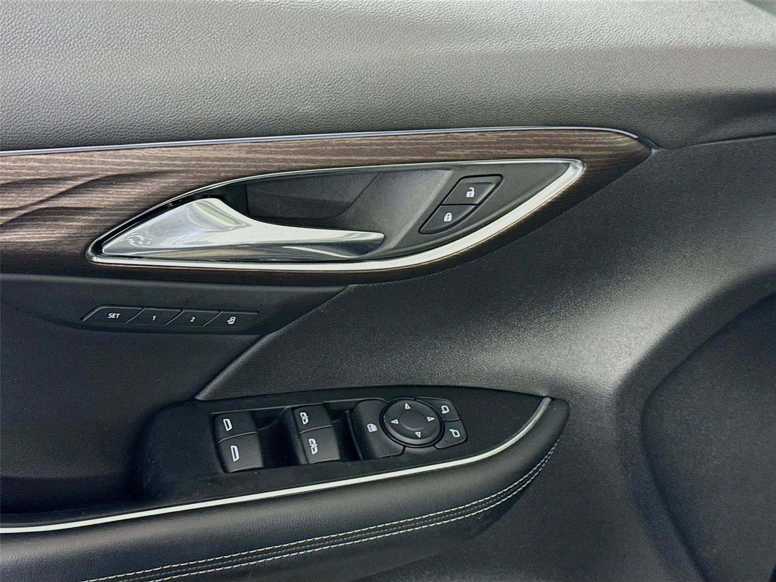 Used 2023 Buick Envision Avenir image 12