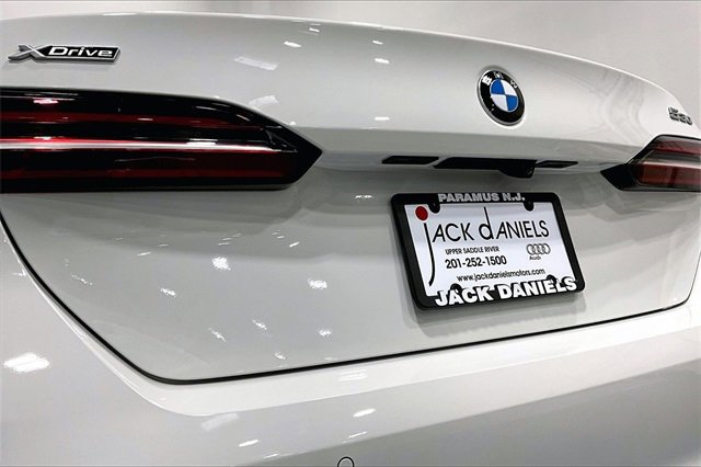 Used 2024 BMW 530i xDrive w/ Convenience Package image 32