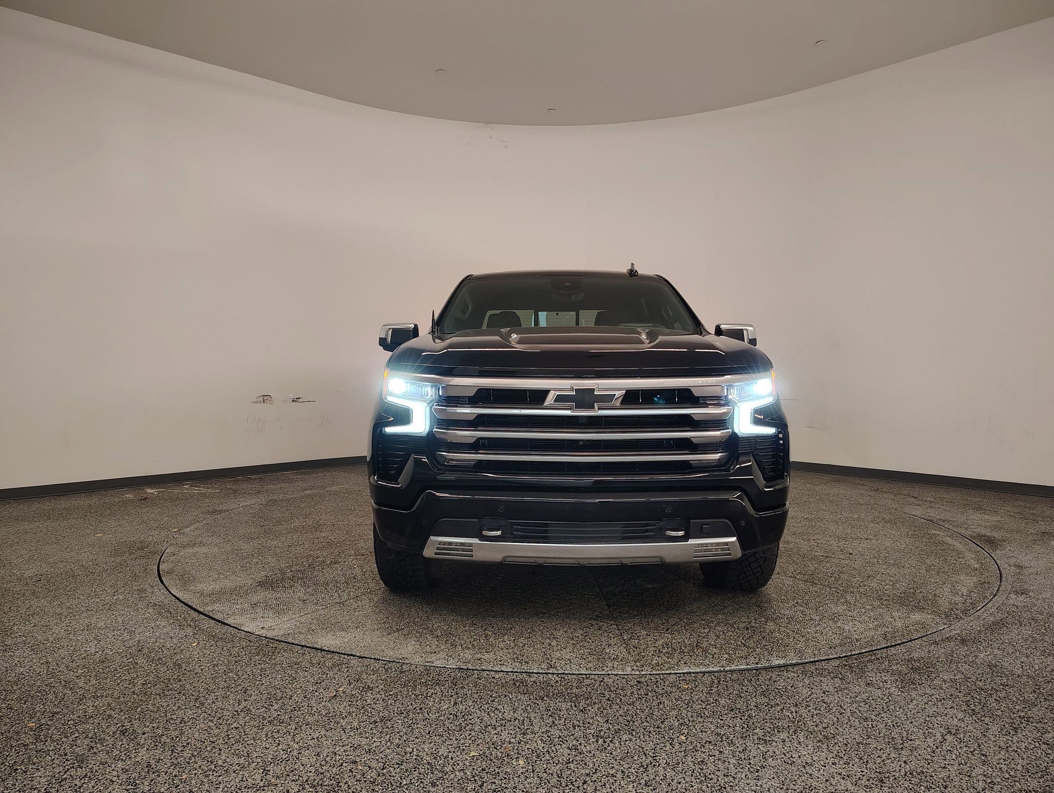 Used 2023 Chevrolet Silverado 1500 High Country w/ High Country Premium Package image 5