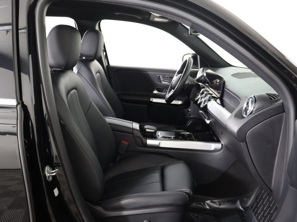 Used 2023 Mercedes-Benz GLB 250 4MATIC image 32
