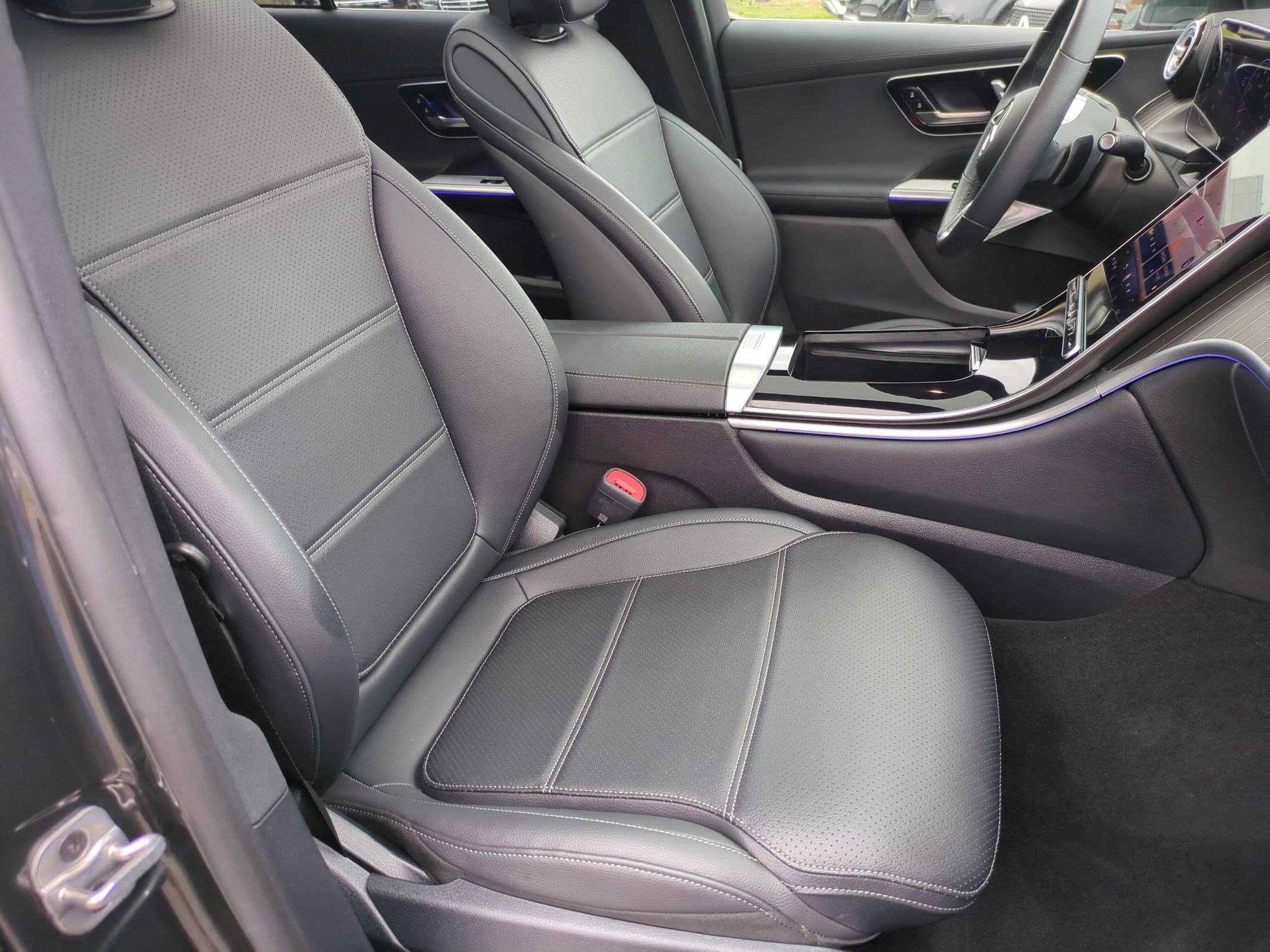 Certified 2025 Mercedes-Benz GLC 300 4MATIC image 36