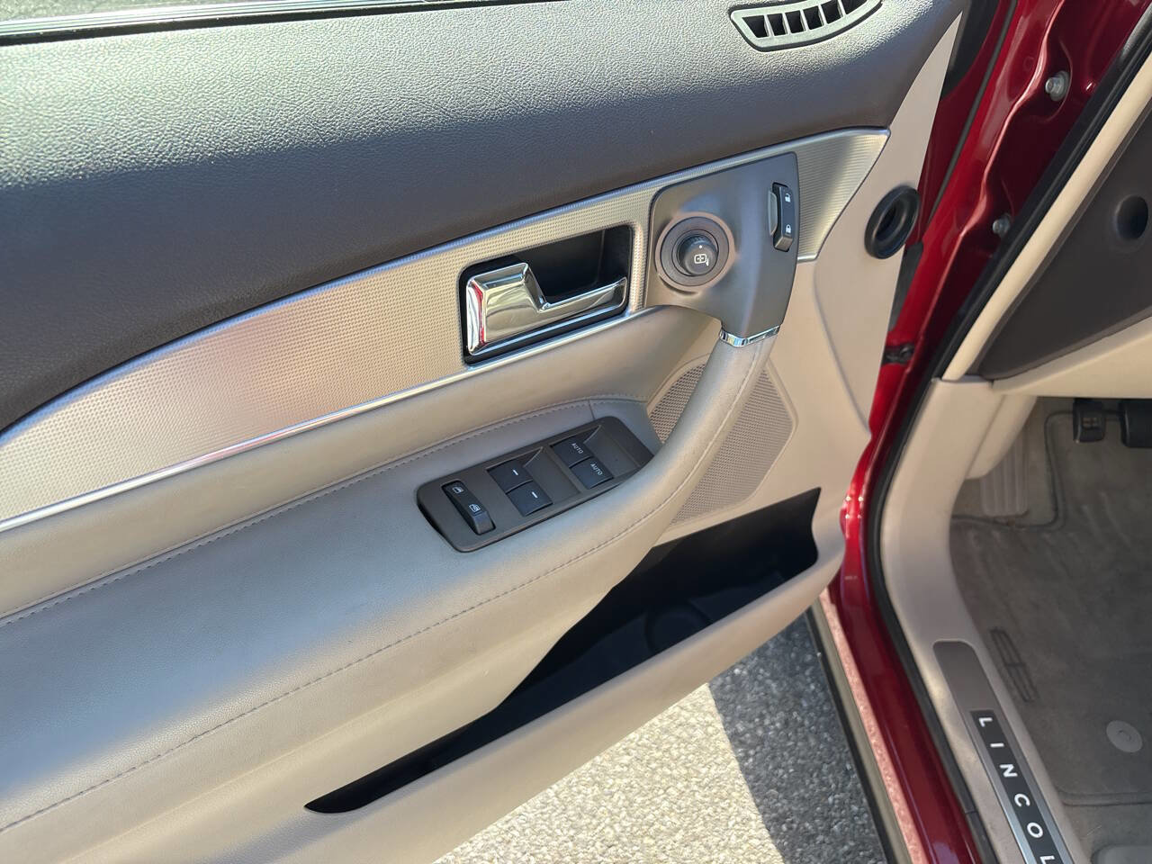 Used 2014 Lincoln MKX AWD w/ Equipment Group 102A image 21