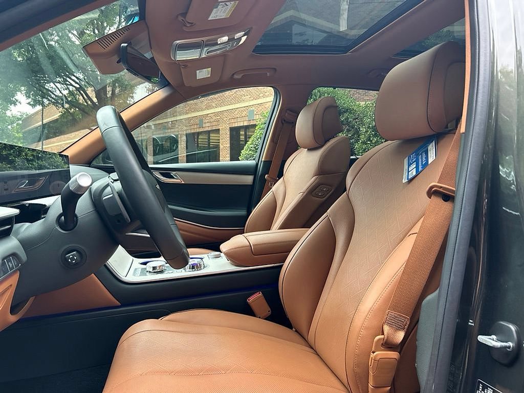 Certified 2026 Genesis GV80 3.5T Advanced AWD/4WD image 7
