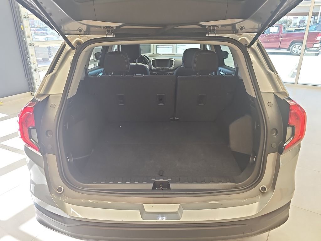 Used 2024 GMC Terrain SLE image 28
