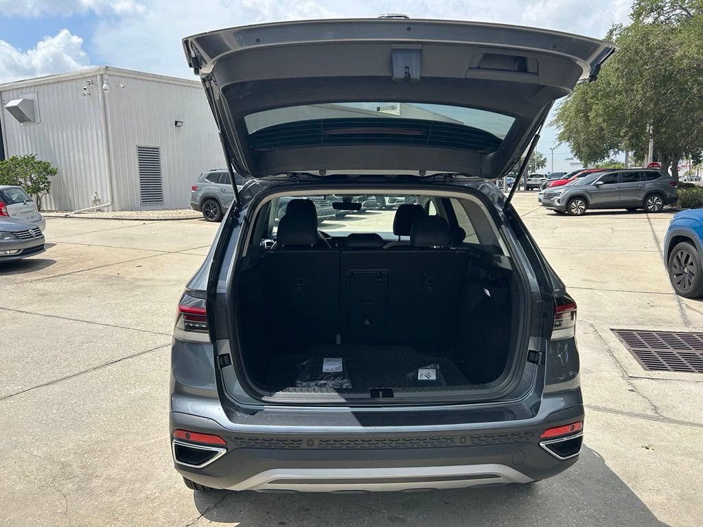 New 2026 Volkswagen Taos SE FWD image 34