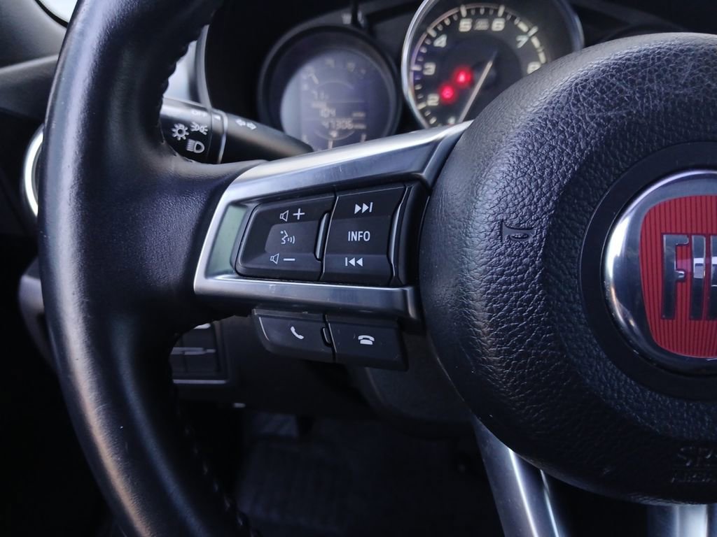 Used 2019 FIAT 124 Spider Classica w/ Technology Group RWD image 11