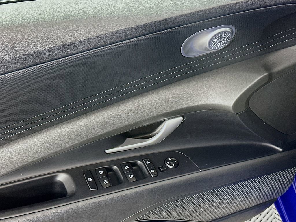 Certified 2023 Hyundai Elantra Blue image 17