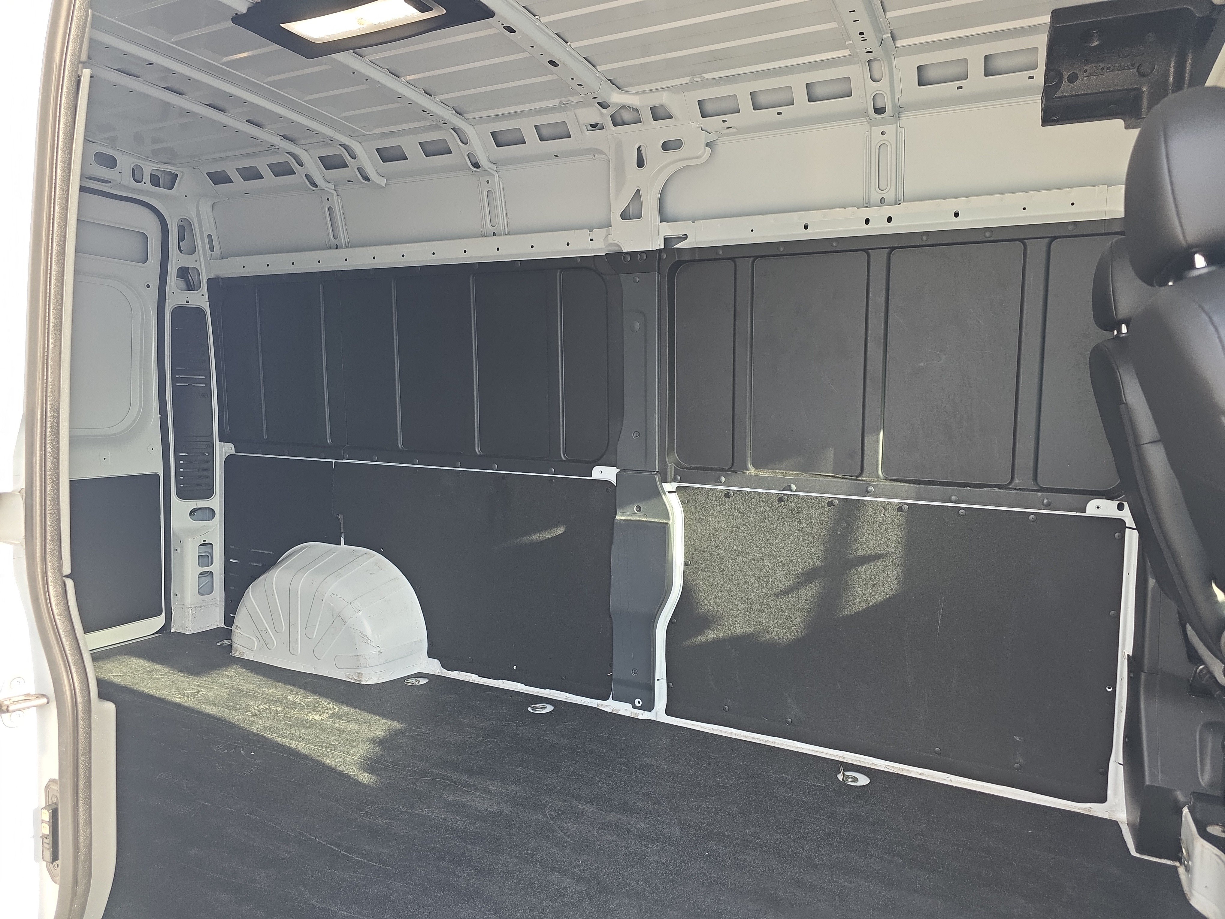 Used 2025 RAM ProMaster 2500 w/ Convenience Group FWD image 16