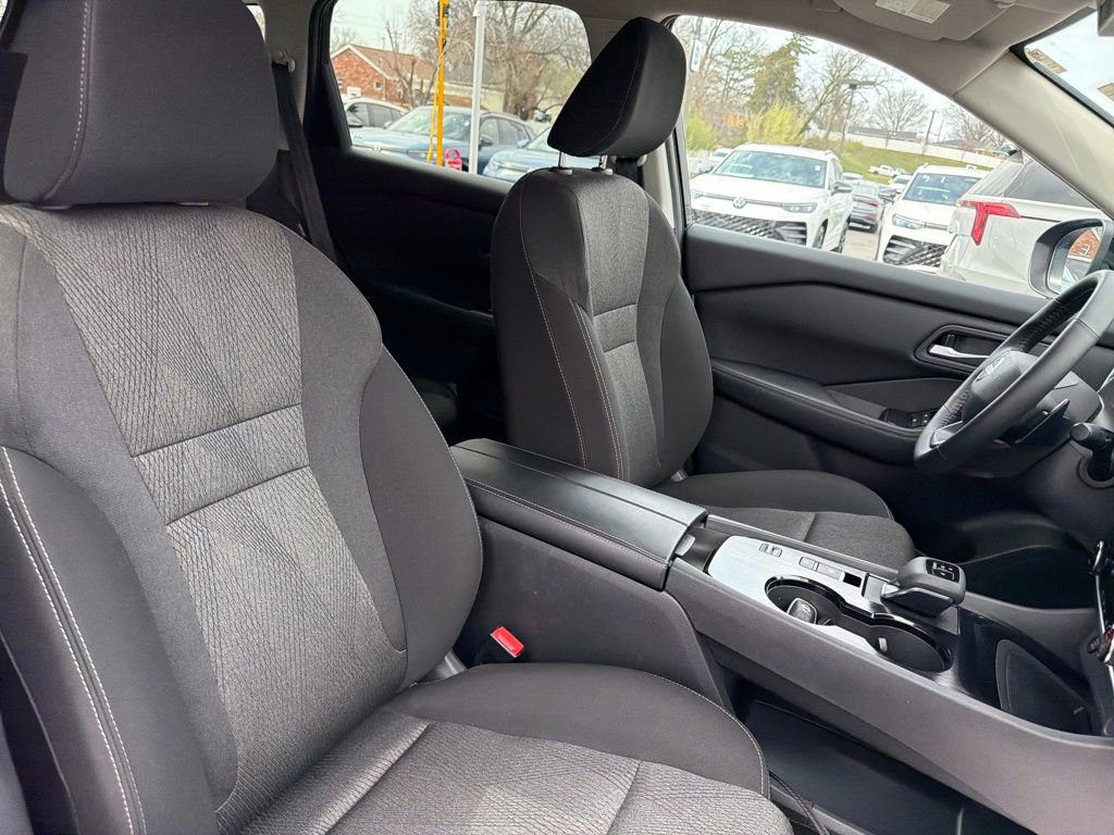 Used 2025 Nissan Rogue SV image 33