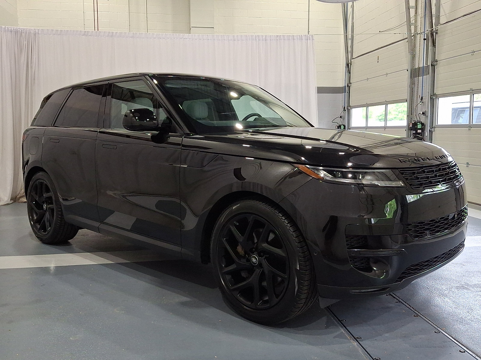 Certified 2024 Land Rover Range Rover Sport SE AWD/4WD image 6