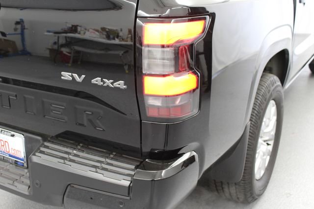 Used 2022 Nissan Frontier SV w/ Technology Package AWD/4WD image 9