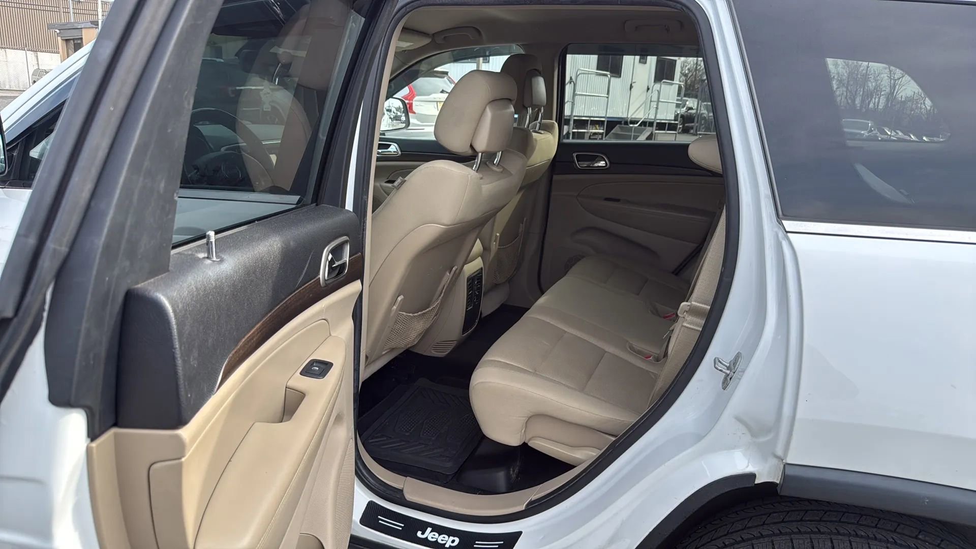 Used 2014 Jeep Grand Cherokee Laredo w/ Quick Order Package 23E AWD/4WD image 27