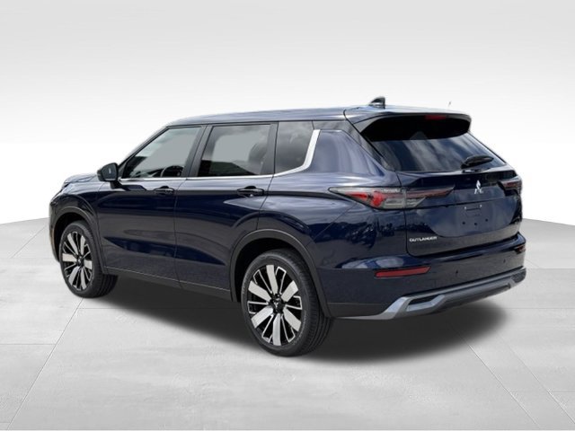 New 2026 Mitsubishi Outlander SE FWD image 3