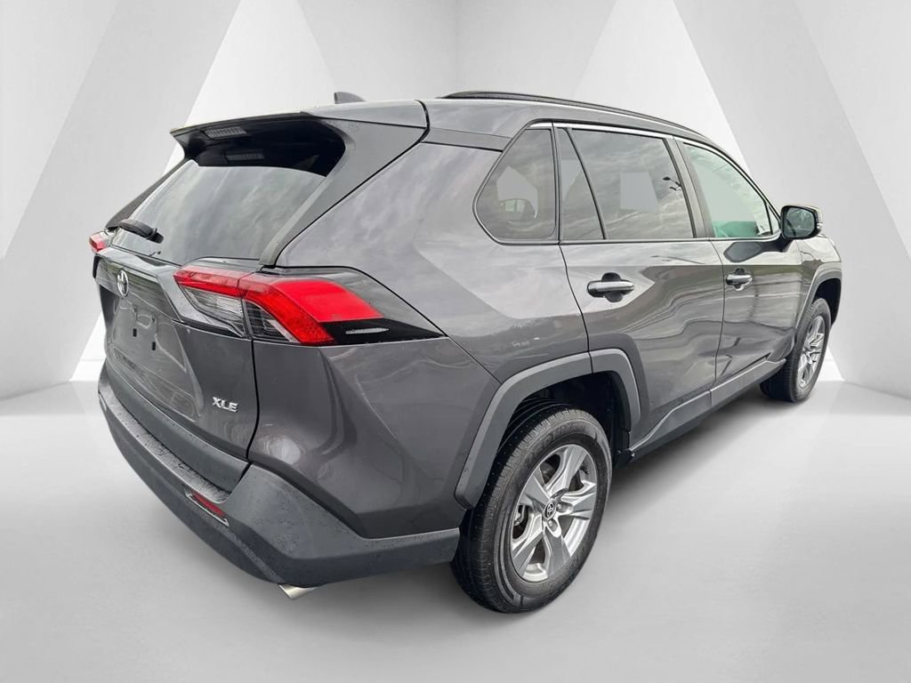 Used 2022 Toyota RAV4 XLE FWD image 4