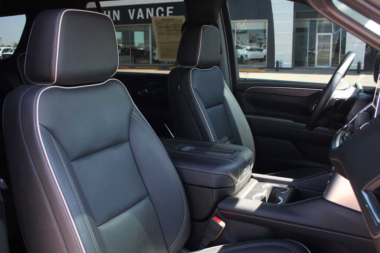 Used 2023 Chevrolet Tahoe Premier AWD/4WD image 25
