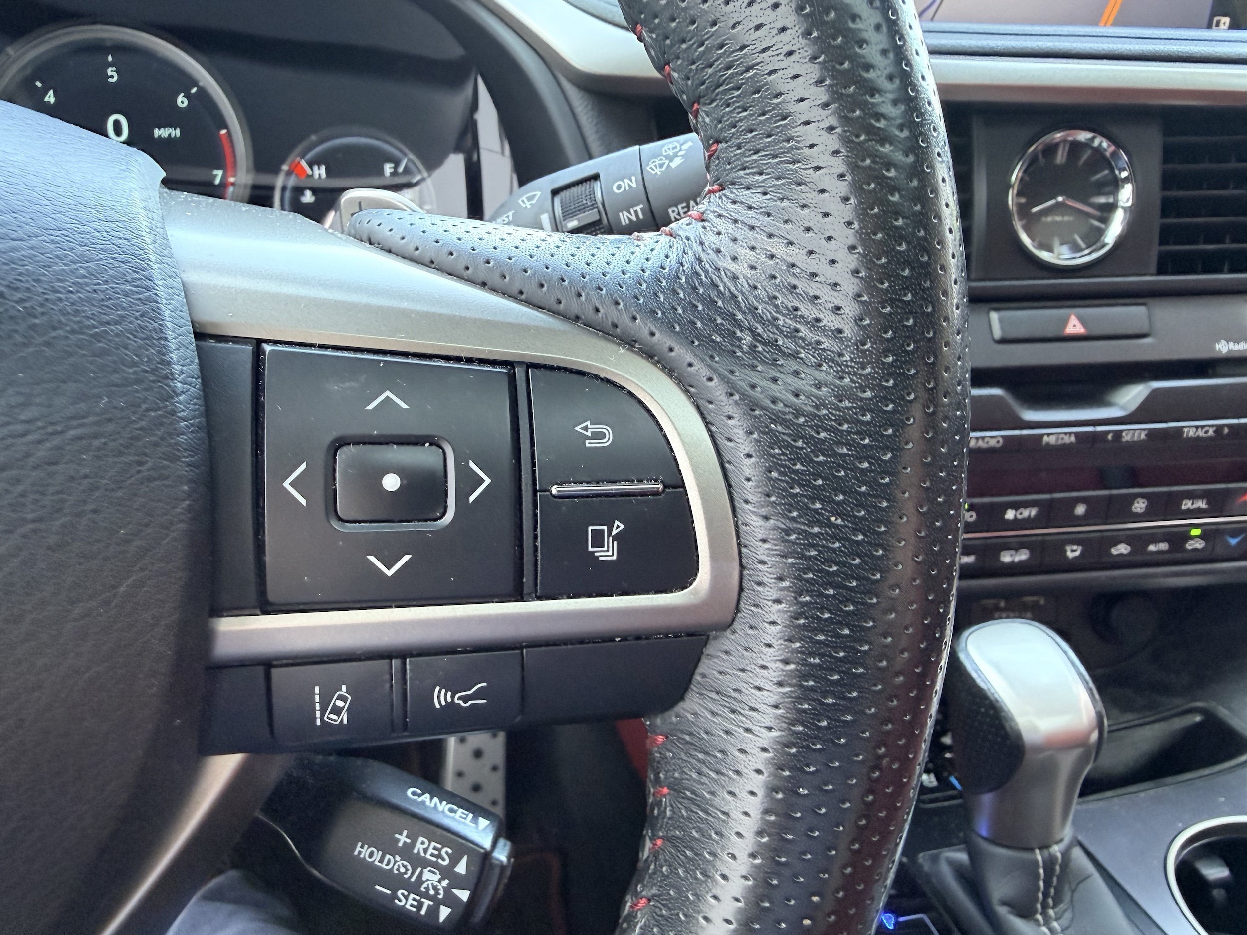 Used 2022 Lexus RX 350 F Sport w/ Accessory Package AWD/4WD image 28