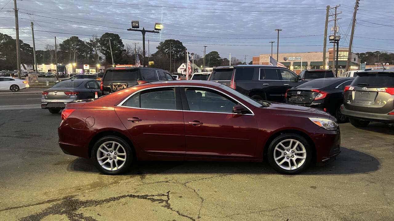 Used 2016 Chevrolet Malibu LT w/ Power Convenience Package image 9